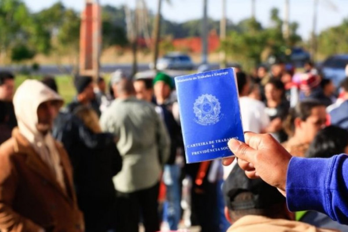 Taxa de desemprego sobe em mais de 13% em julho, aponta IBGE