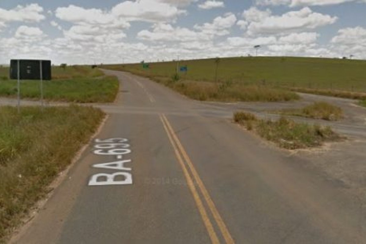 Homem morre após batida frontal entre caminhão e carro de passeio