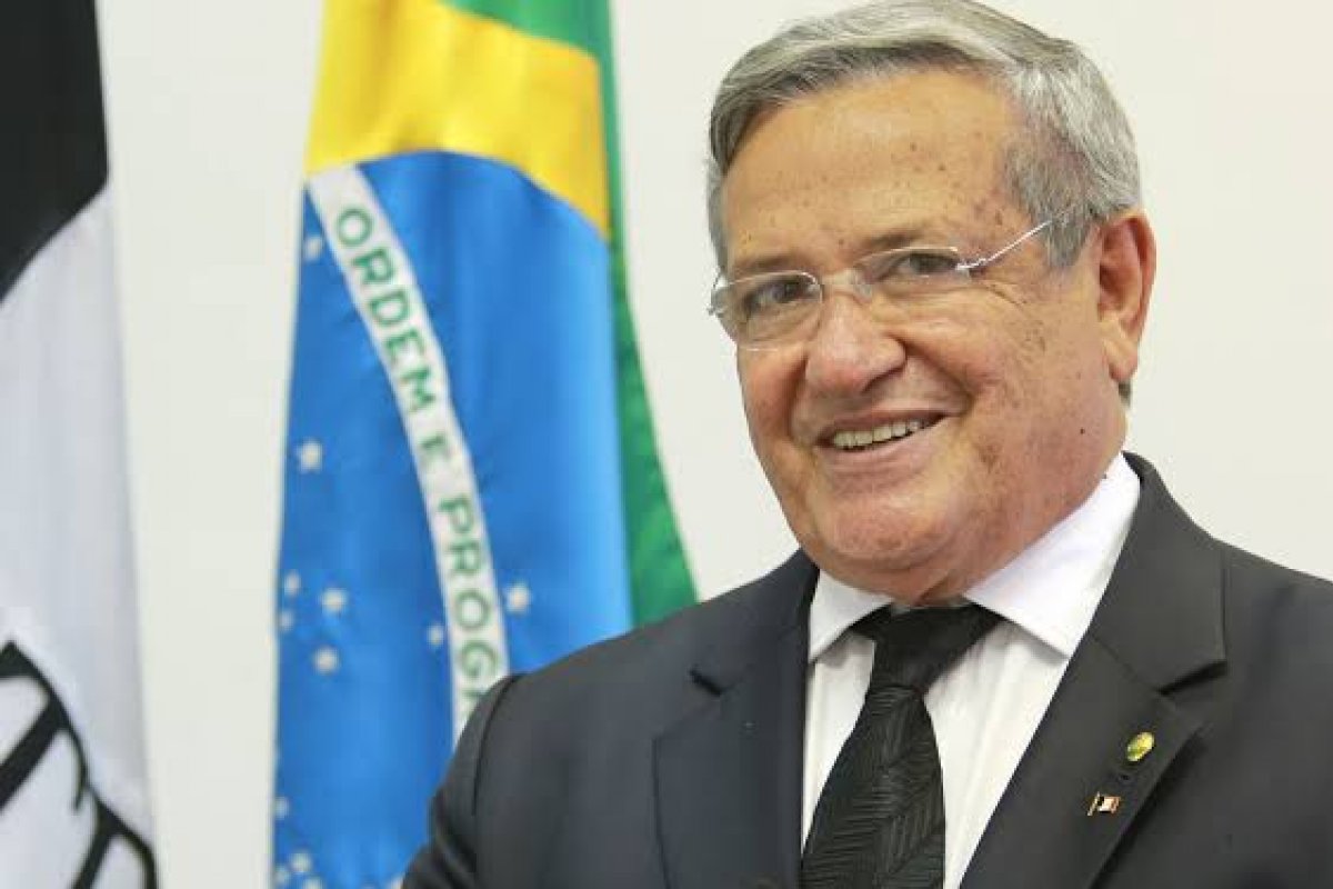 Executiva nacional do PTB veta aliança com DEM e PSDB
