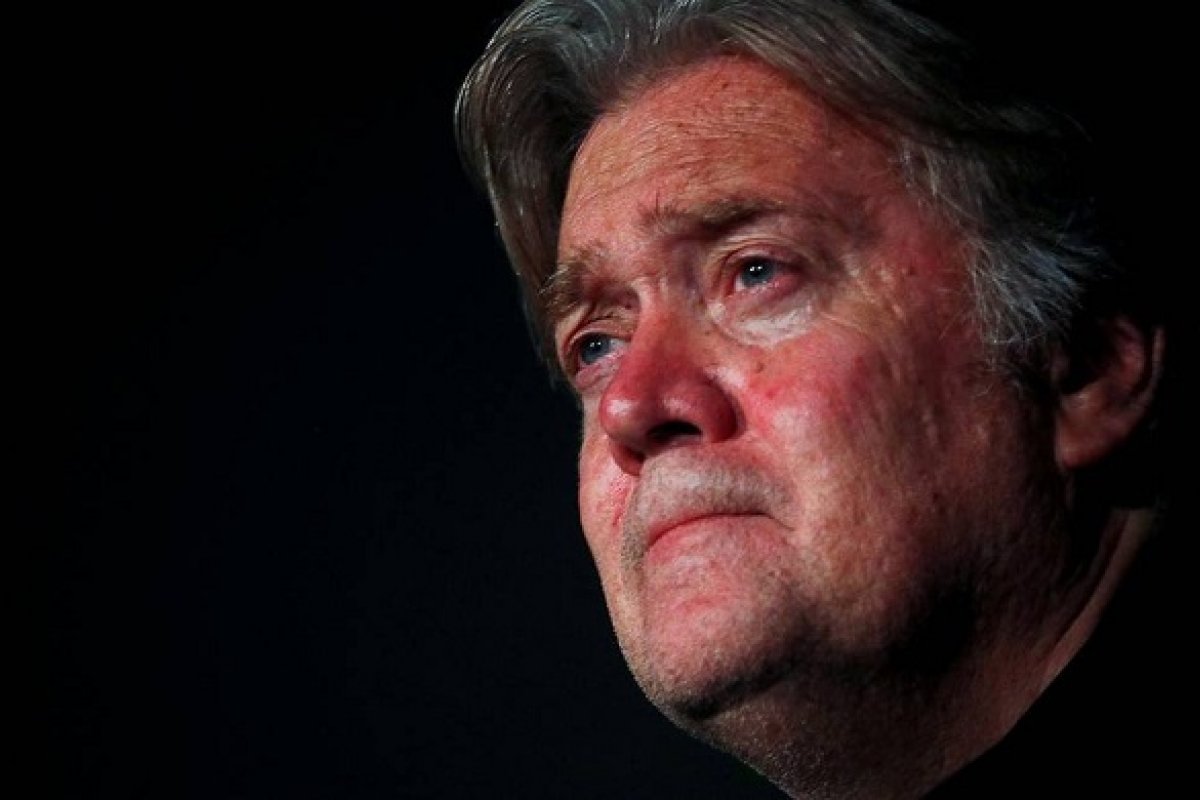 Ex-estrategista de Trump é preso sob acusações de fraude fiscal