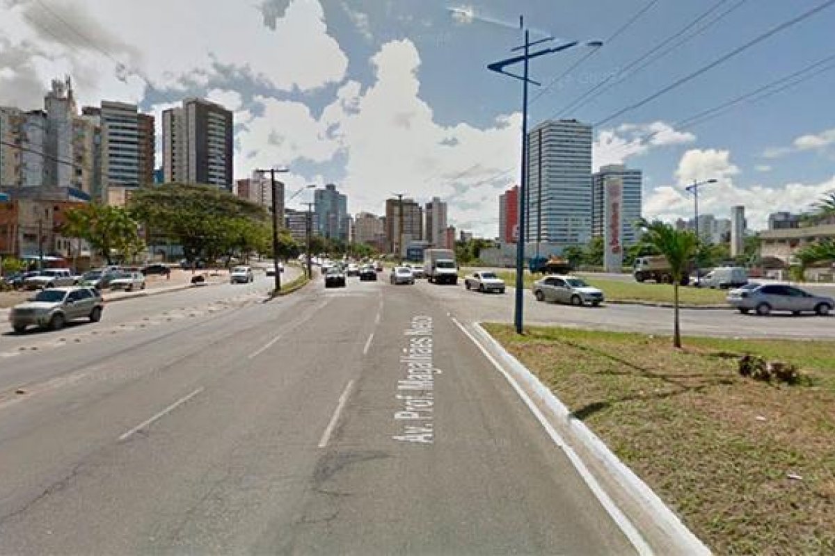 Dupla é presa após assaltar uma mulher no bairro da Pituba, em Salvador