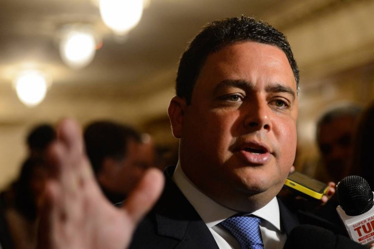 Vice-presidente da OAB pede suspensão de aposentadoria dada por Felipe Santa Cruz