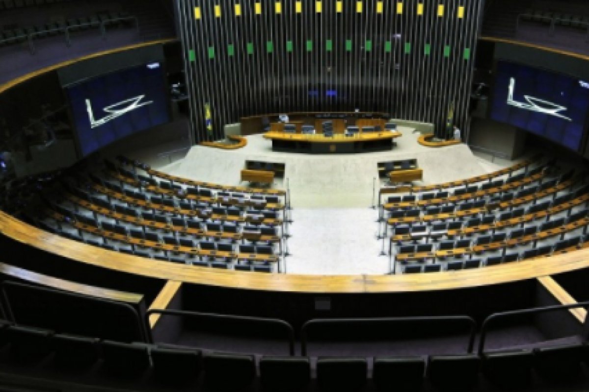 Câmara reverte votação do Senado e mantém veto a reajuste de servidores