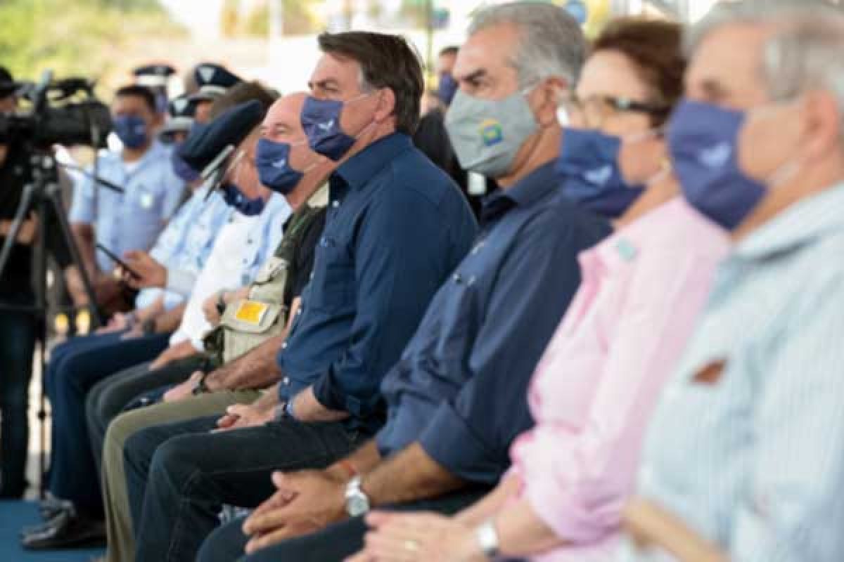 Veja vídeo: Durante visita de Bolsonaro, governador do MS é vaiado pela população em cerimônia