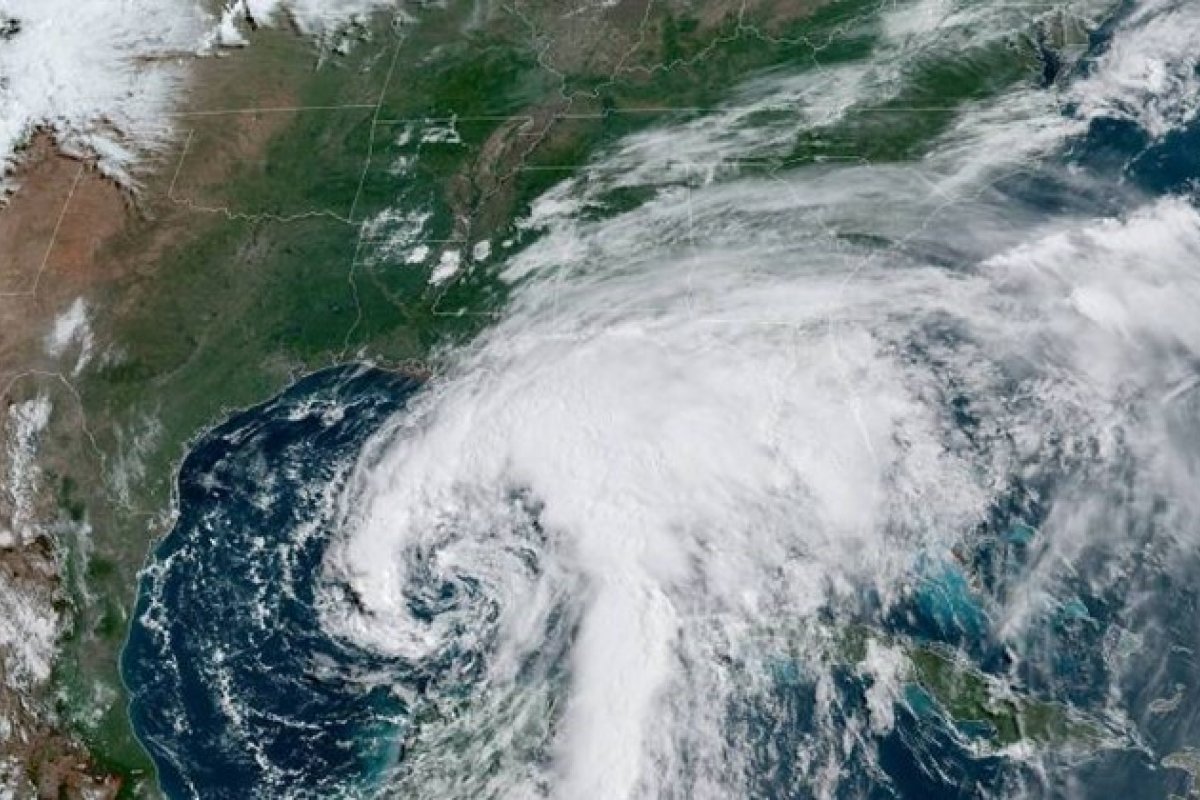 Golfo do México pode enfrentar dois furacões nos próximos dias