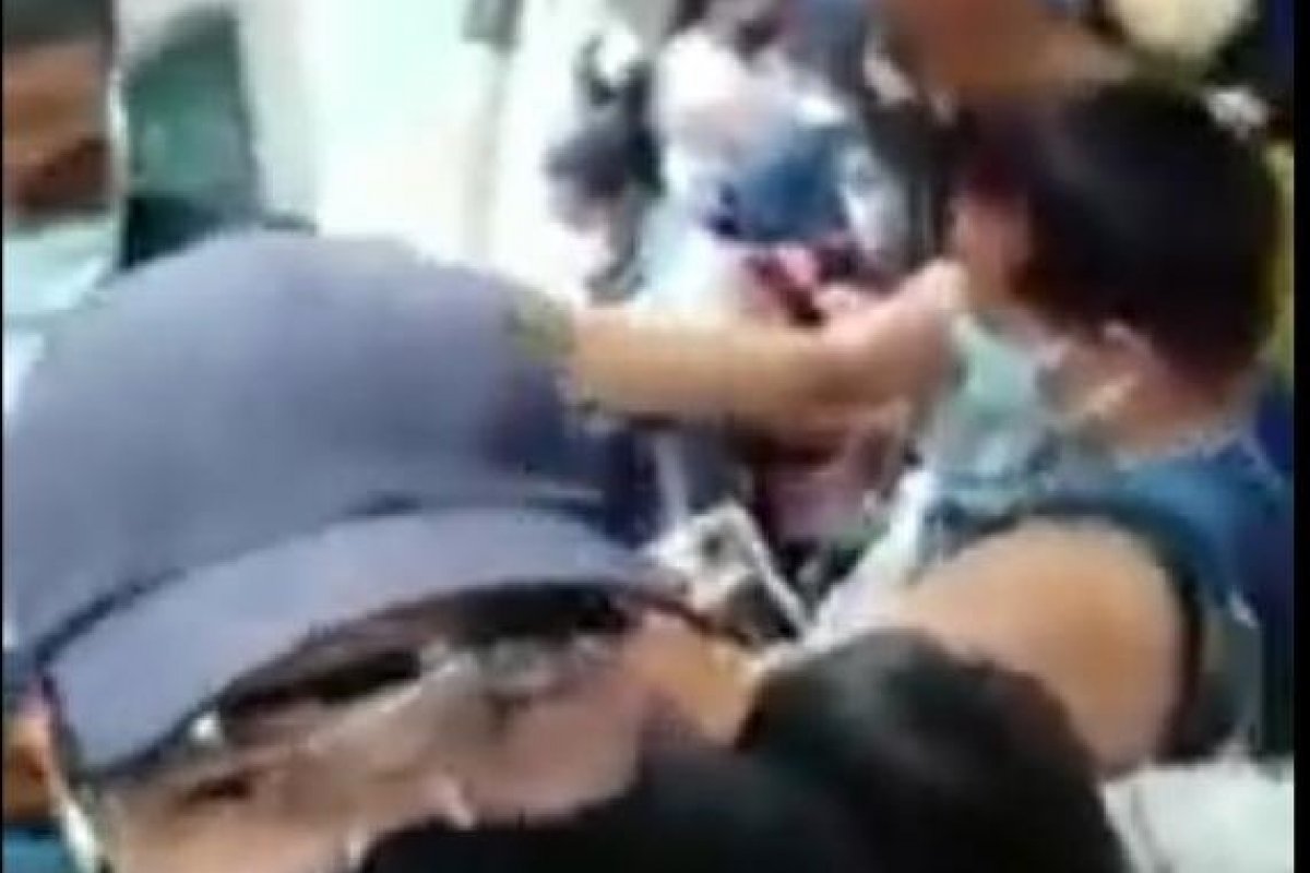 Vídeo: Metrô lotado expõe passageiros a contaminação da Covid-19