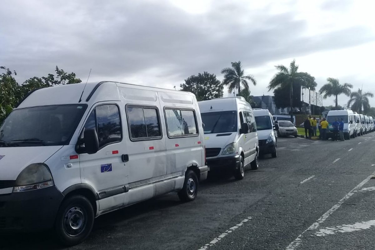 Motoristas do transporte alternativo fazem manifestação em Salvador