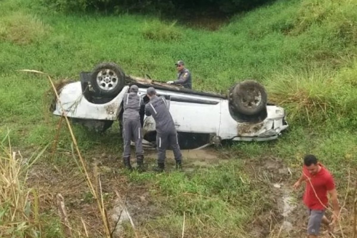 Três pessoas morrem em acidente na BR-101