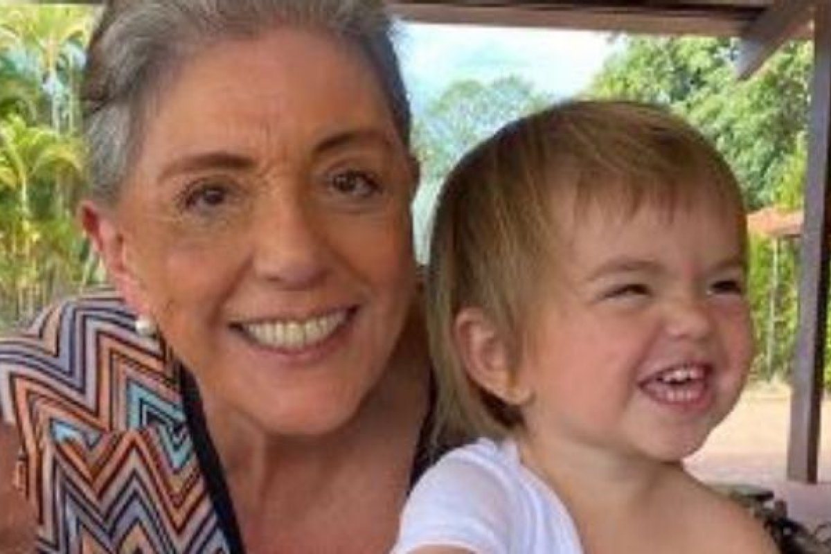 Leda Nagle recebe visita da neta, Zoe Sato