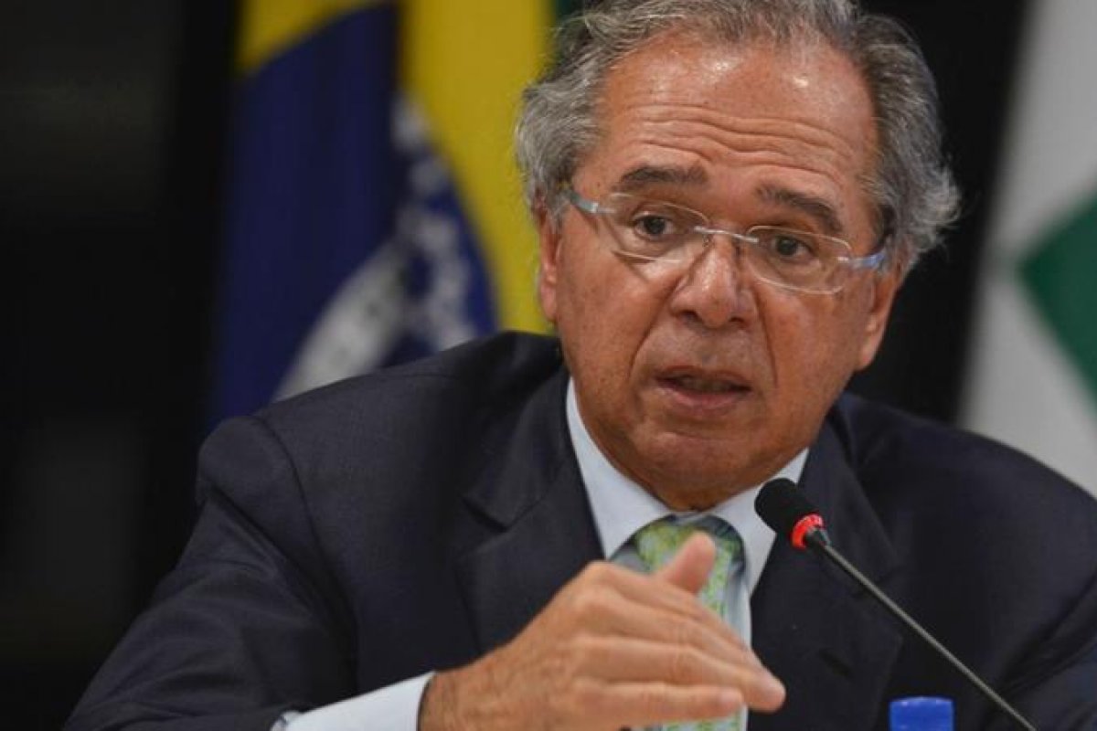 Paulo Guedes confirma prorrogação de acordos de redução de salário e suspensão do contrato de trabalho