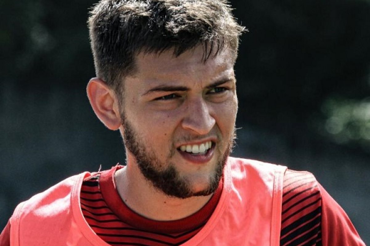 Zagueiro Nuno não é aproveitado no Vitória e retorna de empréstimo ao Avaí