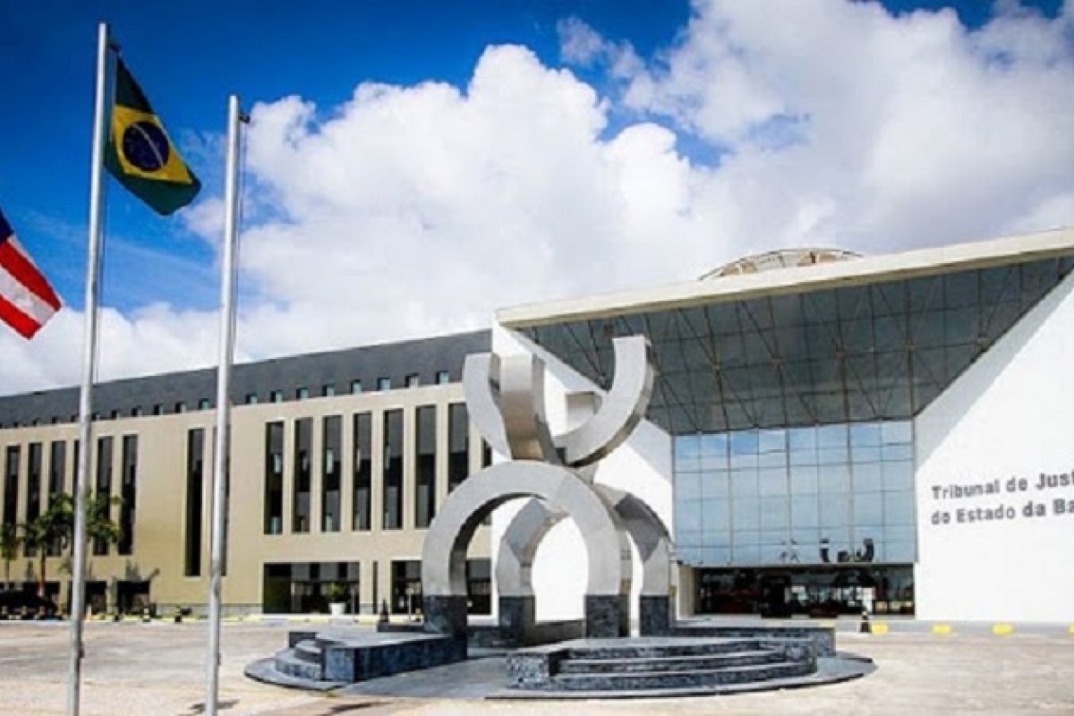 Justiça determina que governo da Bahia parcele dívida de empresa em 60 vezes