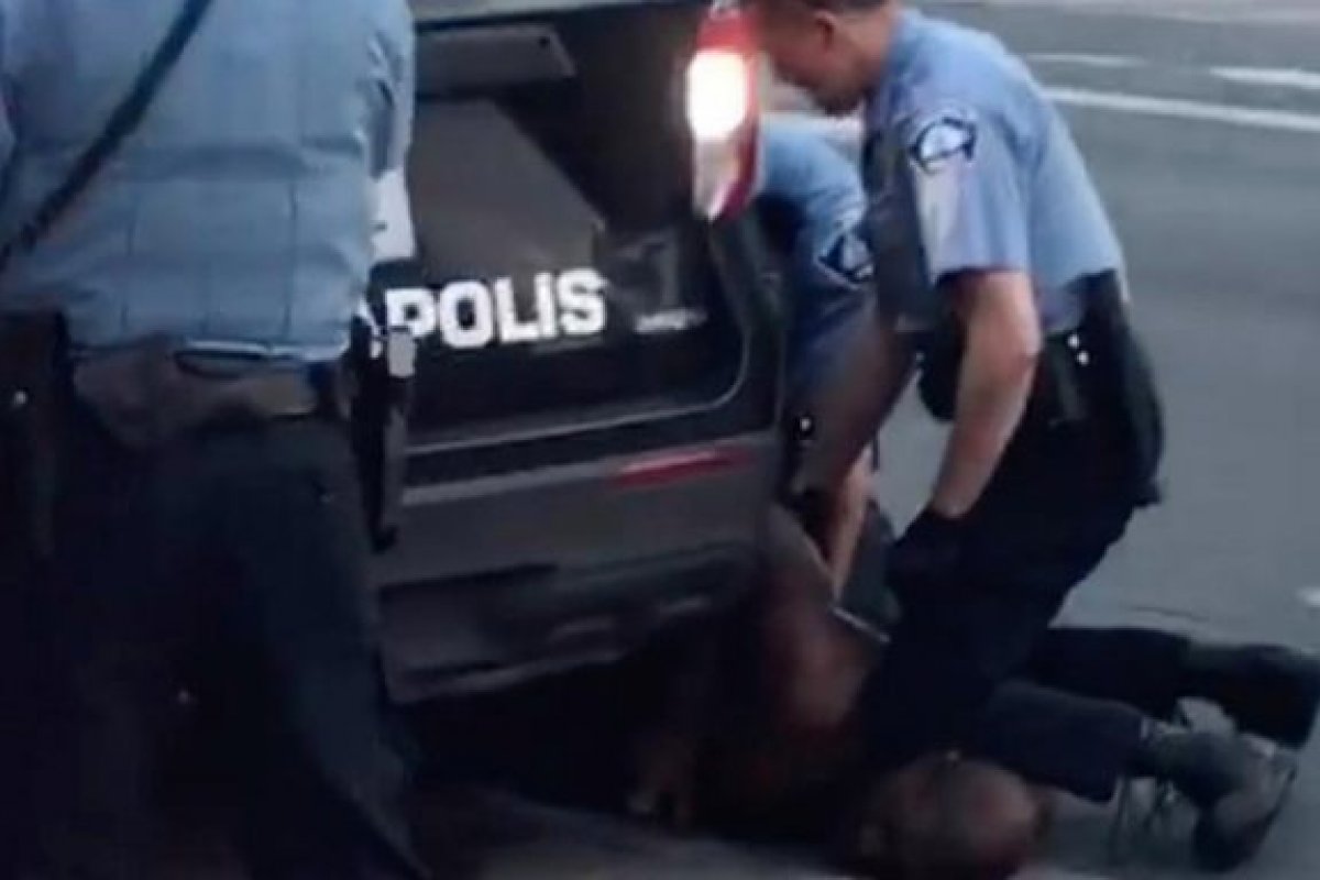 Policial envolvido na morte de George Floyd "se matou", diz advogado