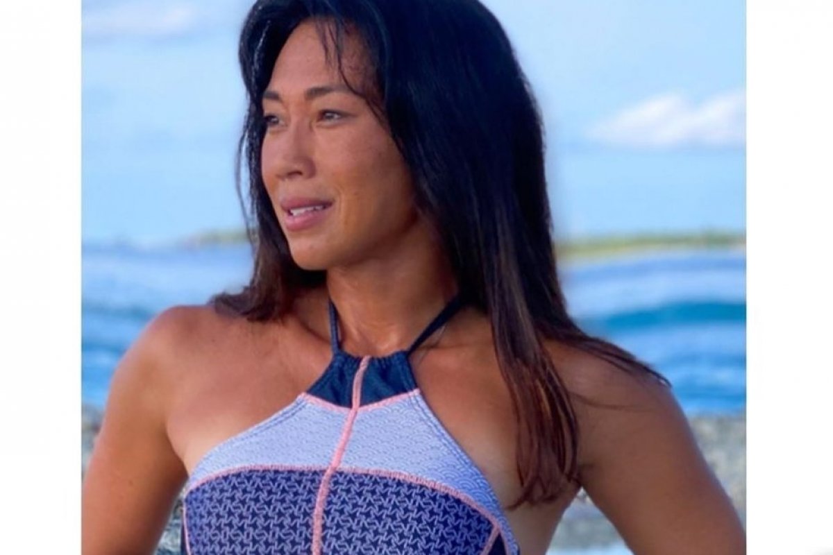 Ao surfar, Dani Suzuki é arrastada pelo mar nas ilhas Maldivas