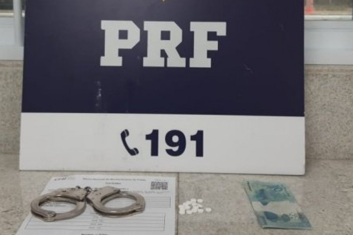 Caminhoneiro é preso em flagrante com dinheiro falso e pílulas de anfetamina