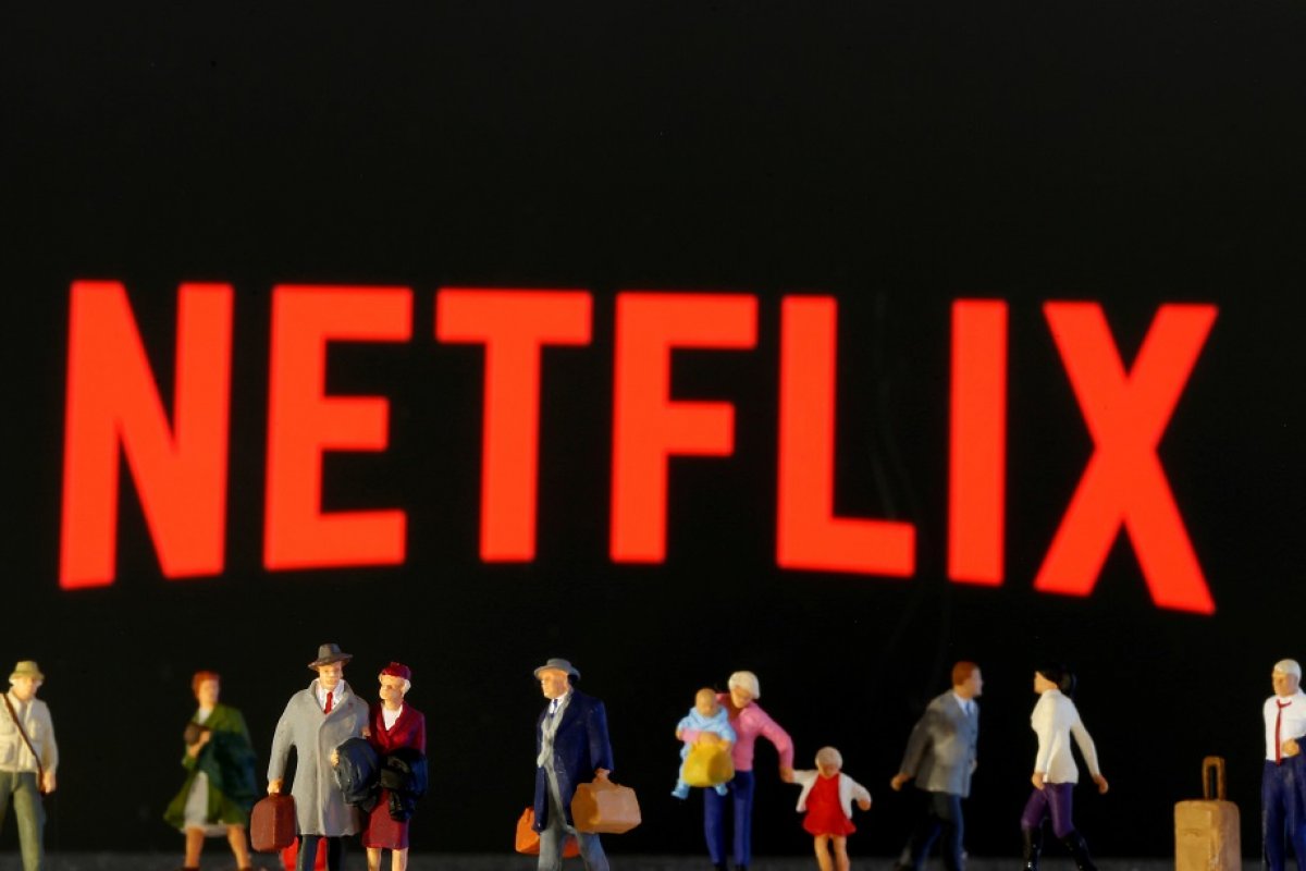 Netflix testa modo aleatório para quem é indeciso na hora do que assistir