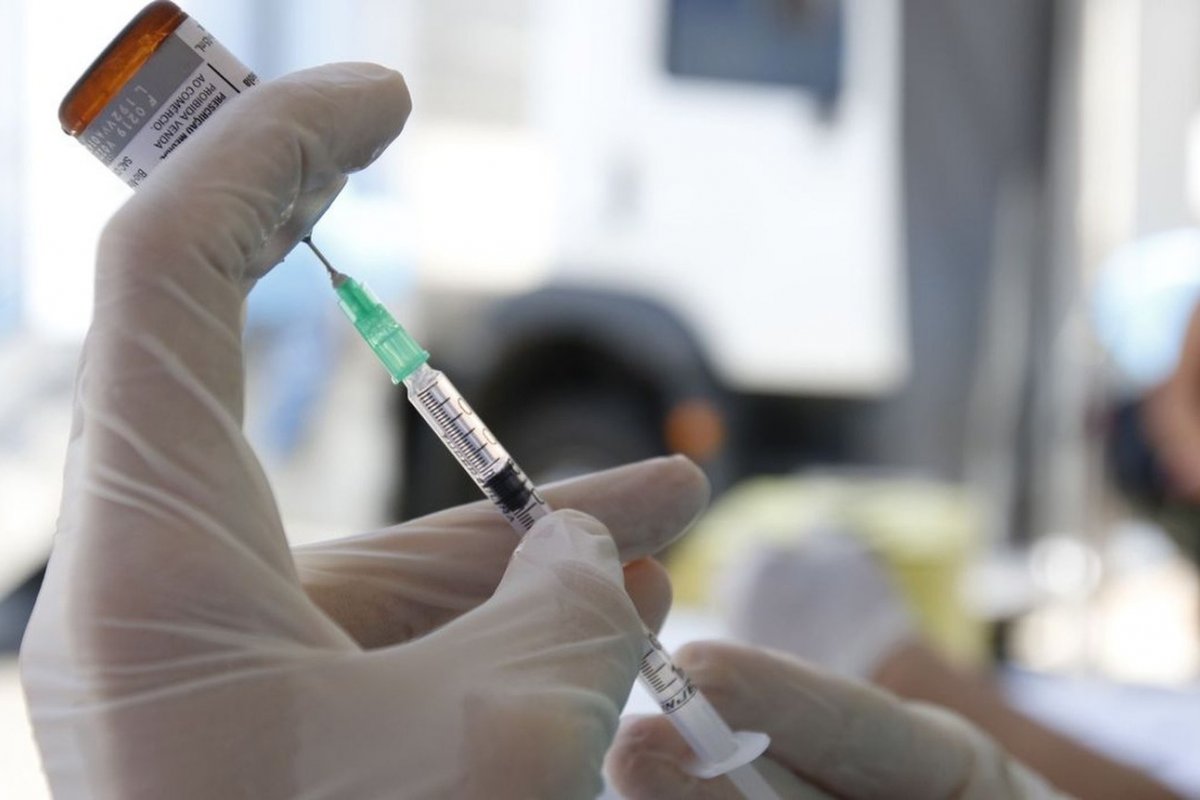 Corrida para vacina contra Covid-19 faz Rússia iniciar 40 mil testes e EUA acelerar estudos