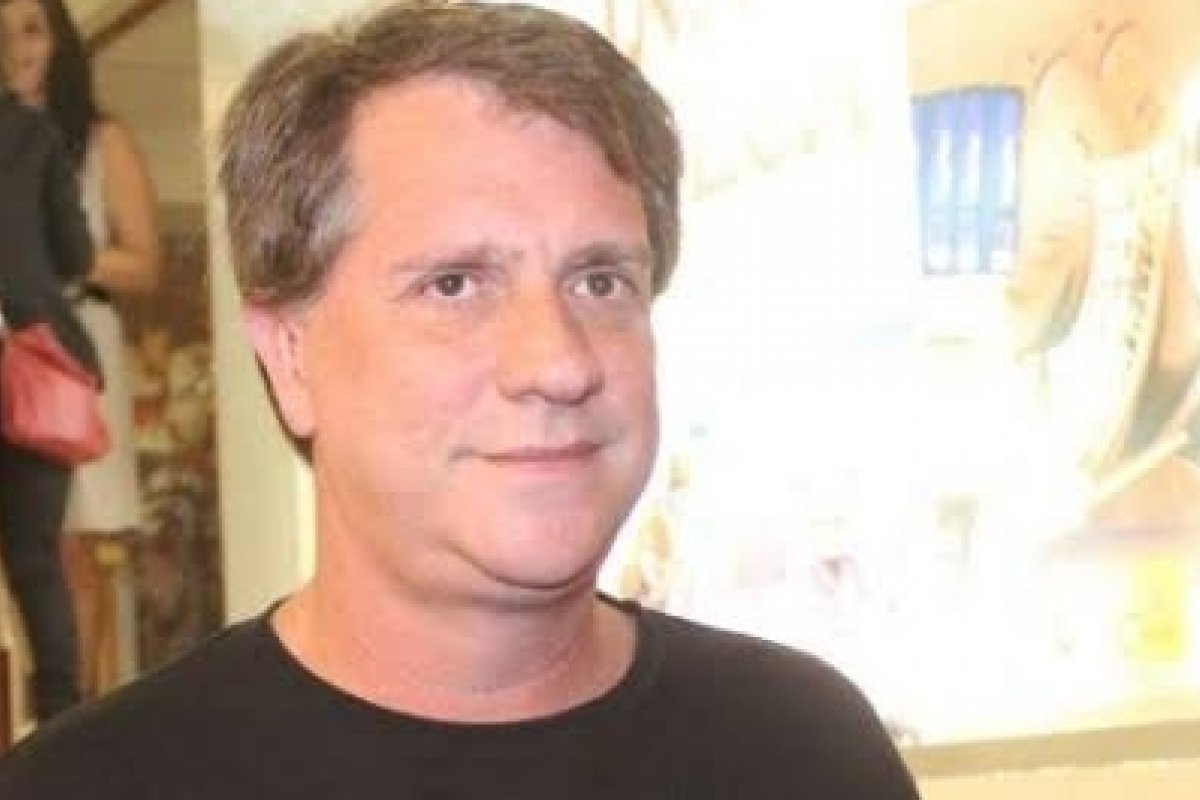 Luis Salem decide rifar uma obra artística para pagar dívidas