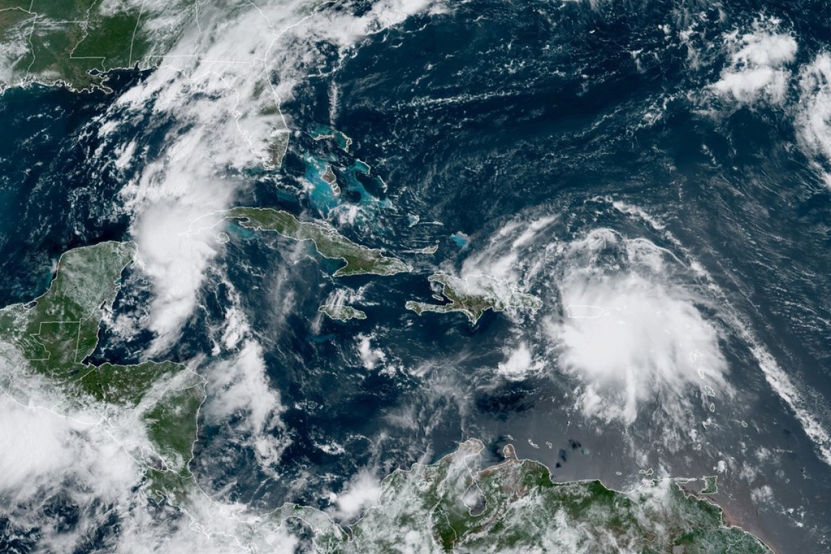Tempestade Laura chega em Cuba e deixa Estados Unidos em alerta