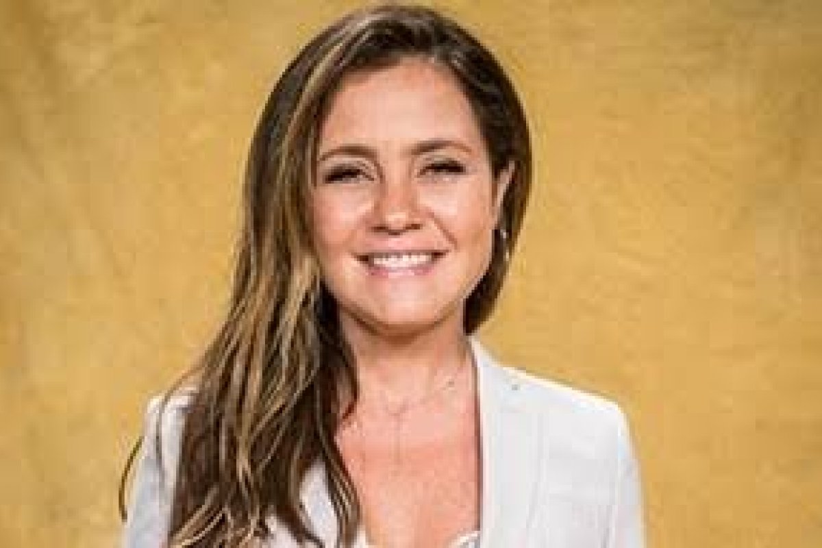 Adriana Esteves assume que é fofoqueira e vira meme: “Representa o Twitter”