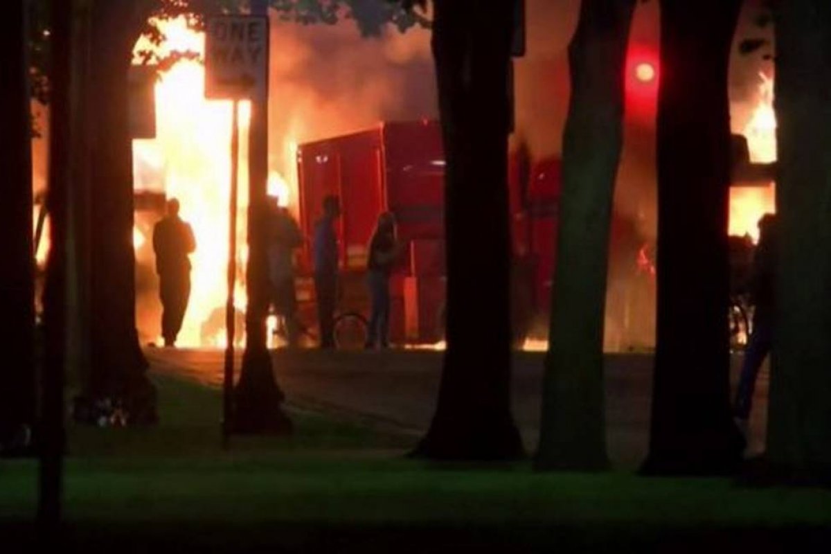 Wisconsin adota toque de recolher após homem negro ser baleado pela polícia