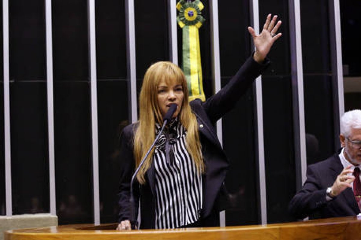 PSD abre processo de expulsão da deputada federal Flordelis