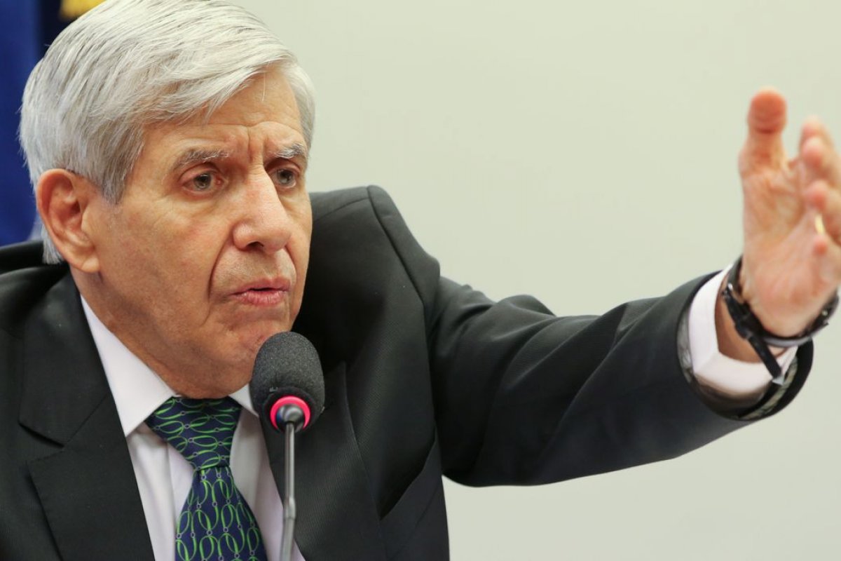 Gabinete emite nota para desmentir jornalista Lauro Jardim