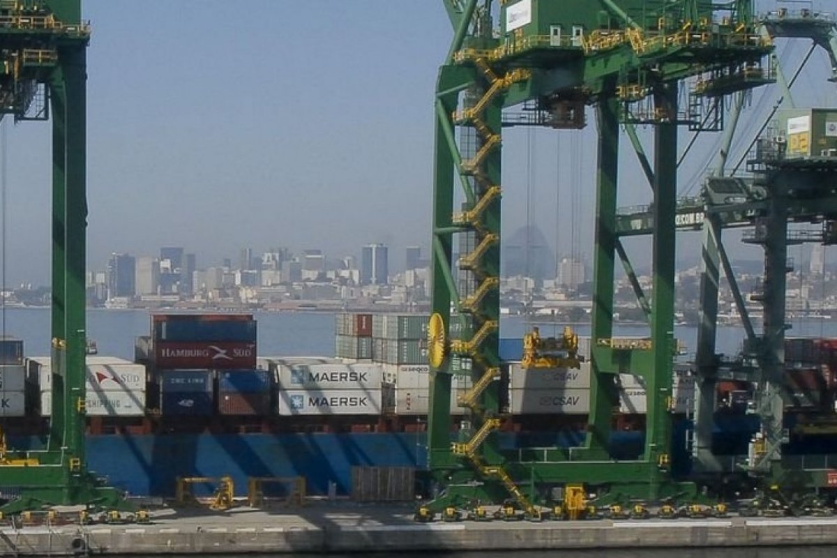 Balança comercial acumula superávit de quase US$ 5 bilhões em agosto