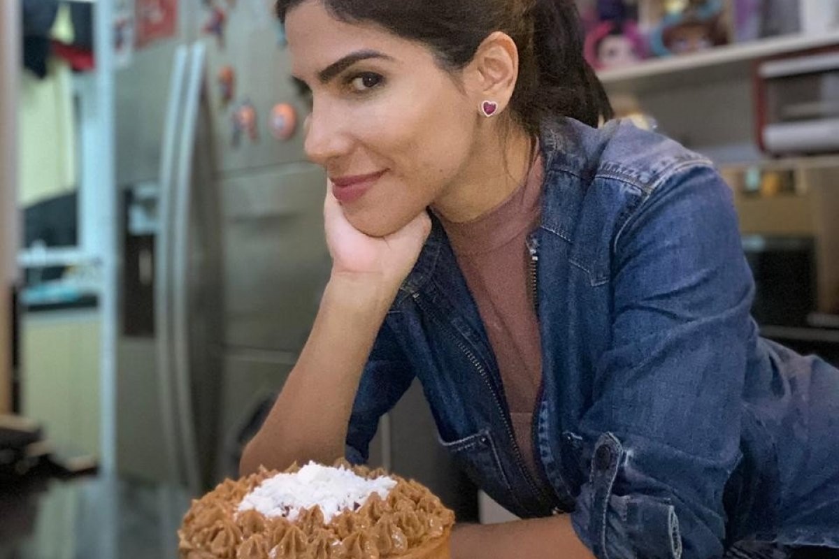 Atriz de 'Fina Estampa', passa a vender bolos durante a quarentena