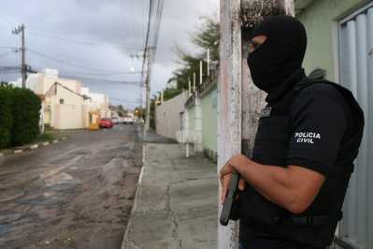 Draco deflagra operação que mira esquema de vendas de drogas e universitários