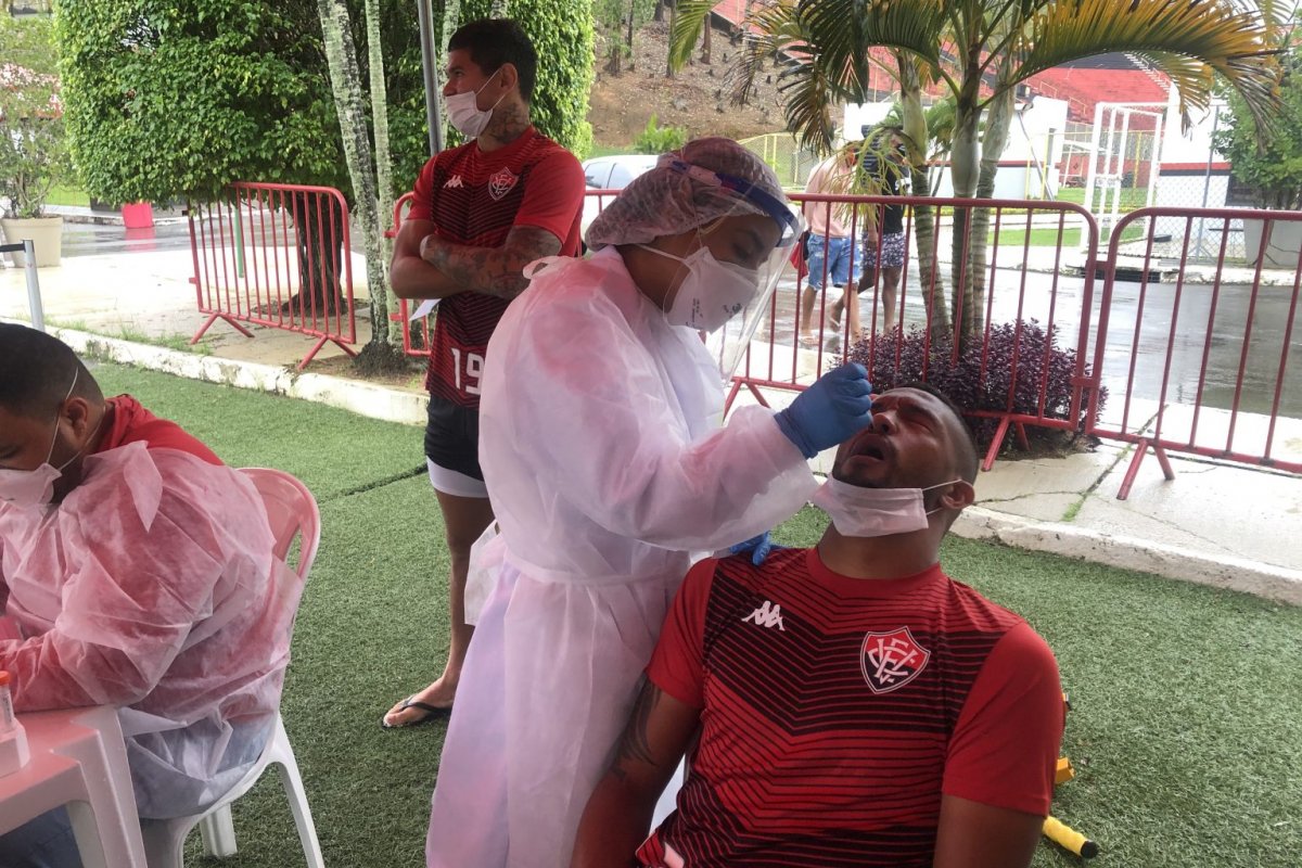Após partida em Maceió, jogadores do Vitória são testados e dão negativo para Covid-19