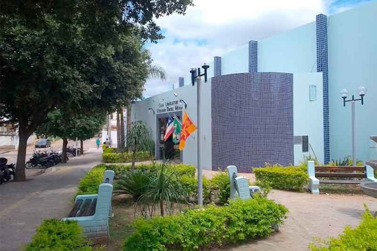 Câmara de vereadores de Brumado suspende atividades após servidores testarem positivo para Covid-19