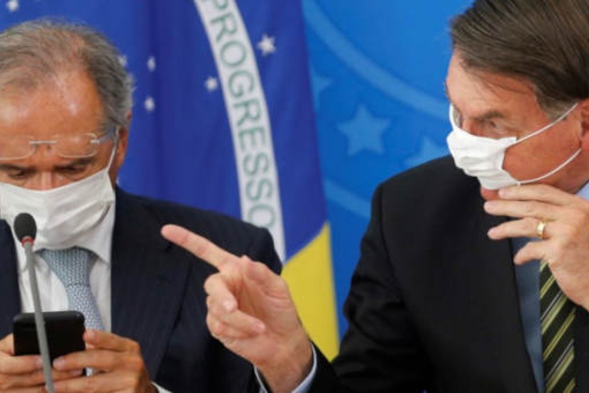 Guedes diz a Bolsonaro que Renda Brasil pode chegar a R$ 300 caso haja mudanças no Imposto de Renda