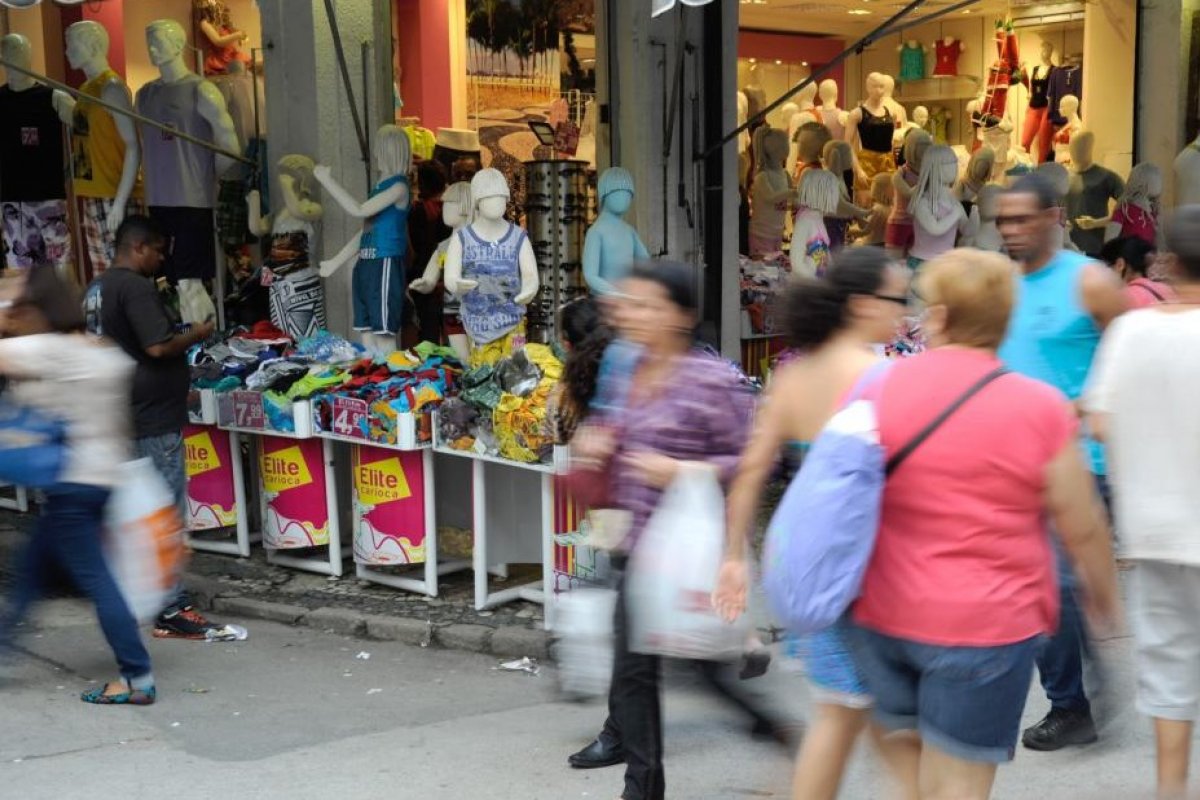 Índice de confiança no comércio brasileiro sobe 10,5 pontos