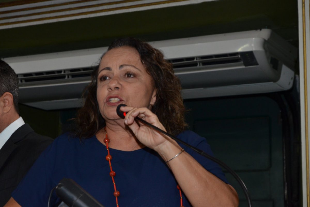 Vereadora Aladilce chama prefeito ACM Neto de chantagista