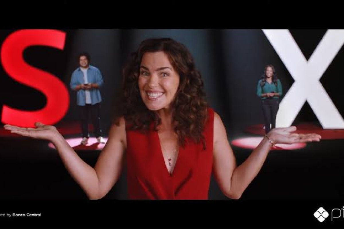 Santander convida Ana Paula Arósio para fazer releitura de clássica campanha da Embratel