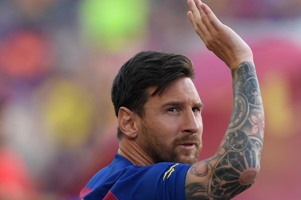 Diretoria do Barcelona se manifesta e diz que não pensa na saída de Messi