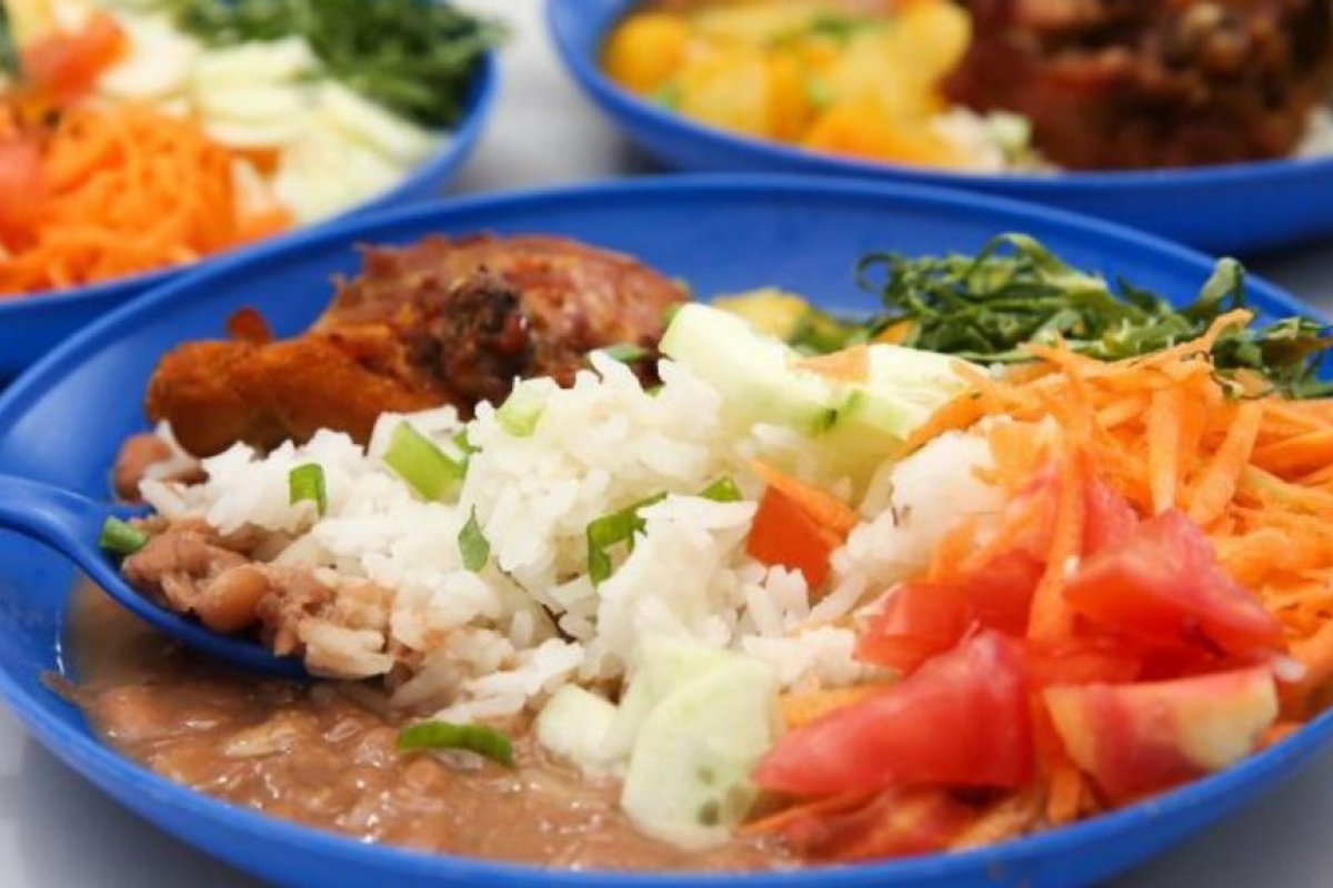 Defensoria vai à Justiça para assegurar merenda escolar suspensa há cinco meses em Feira de Santana