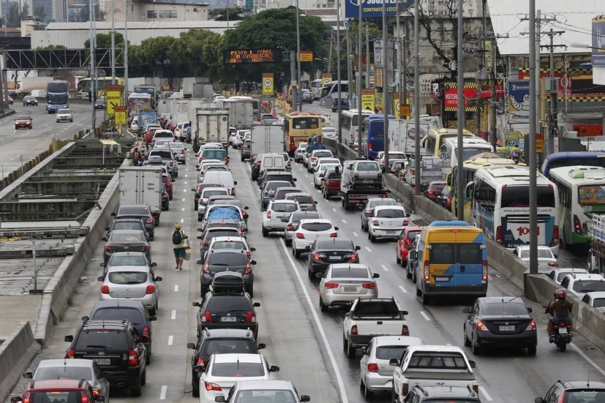 Boletim de trânsito: Saiba quais vias registram congestionamento nesta segunda-feira