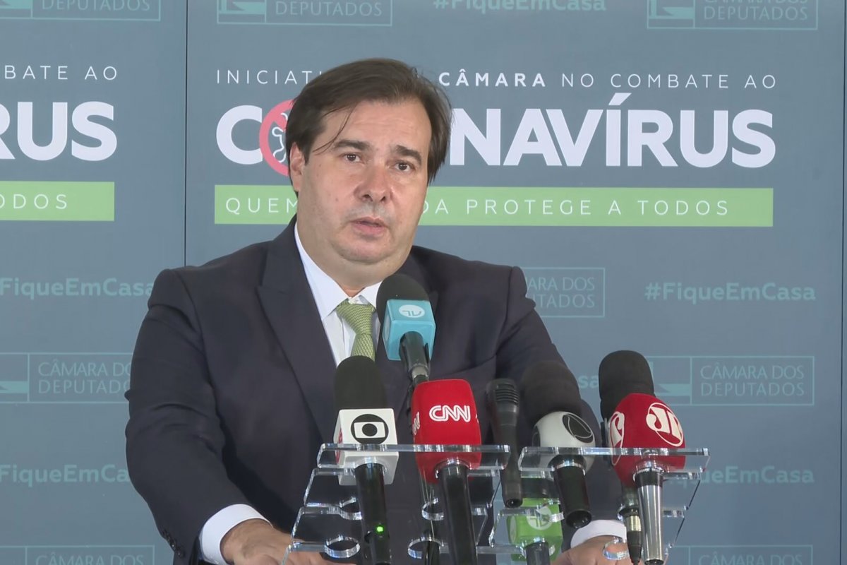 Maia diz que são normais divergências dentro do governo e que está aberto para debater Renda Brasil