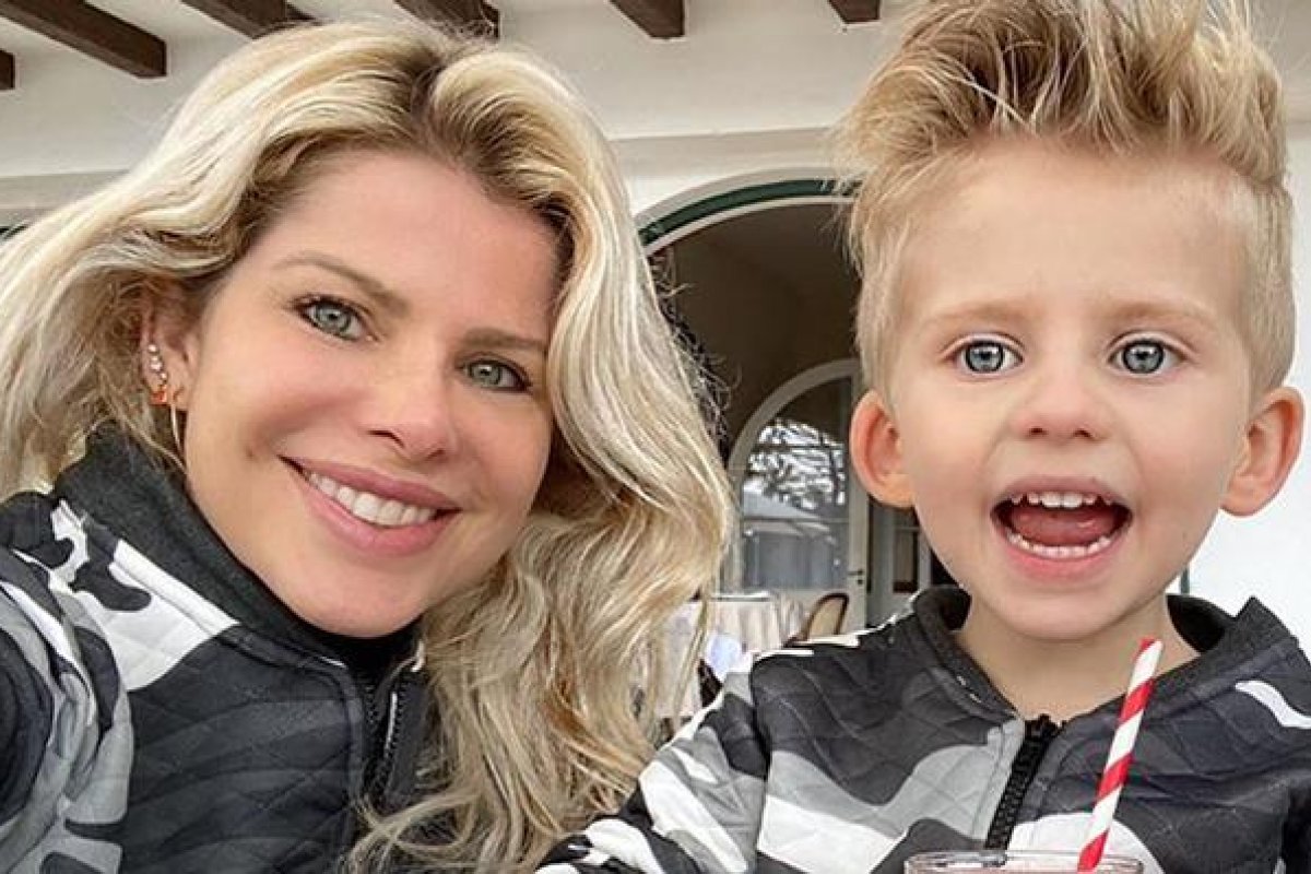 Filho de Karina Bacchi surge em passeio a cavalo e encanta a web