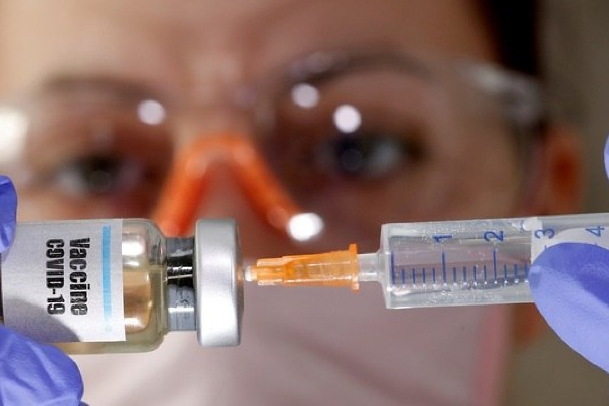 Anvisa e Fiocruz discutem resgistro de vacina contra Covid-19 que está em teste no Brasil