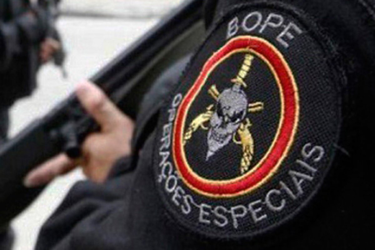 Veja vídeo: Bope negocia rendição de criminosos armados que fazem uma família refém no Rio