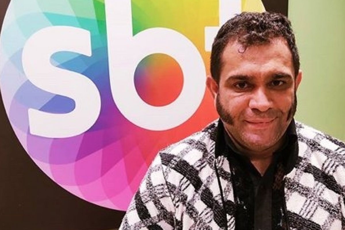 Ex-pânico Evandro Santo consegue emprego com Ratinho após pedir Auxílio Emergencial