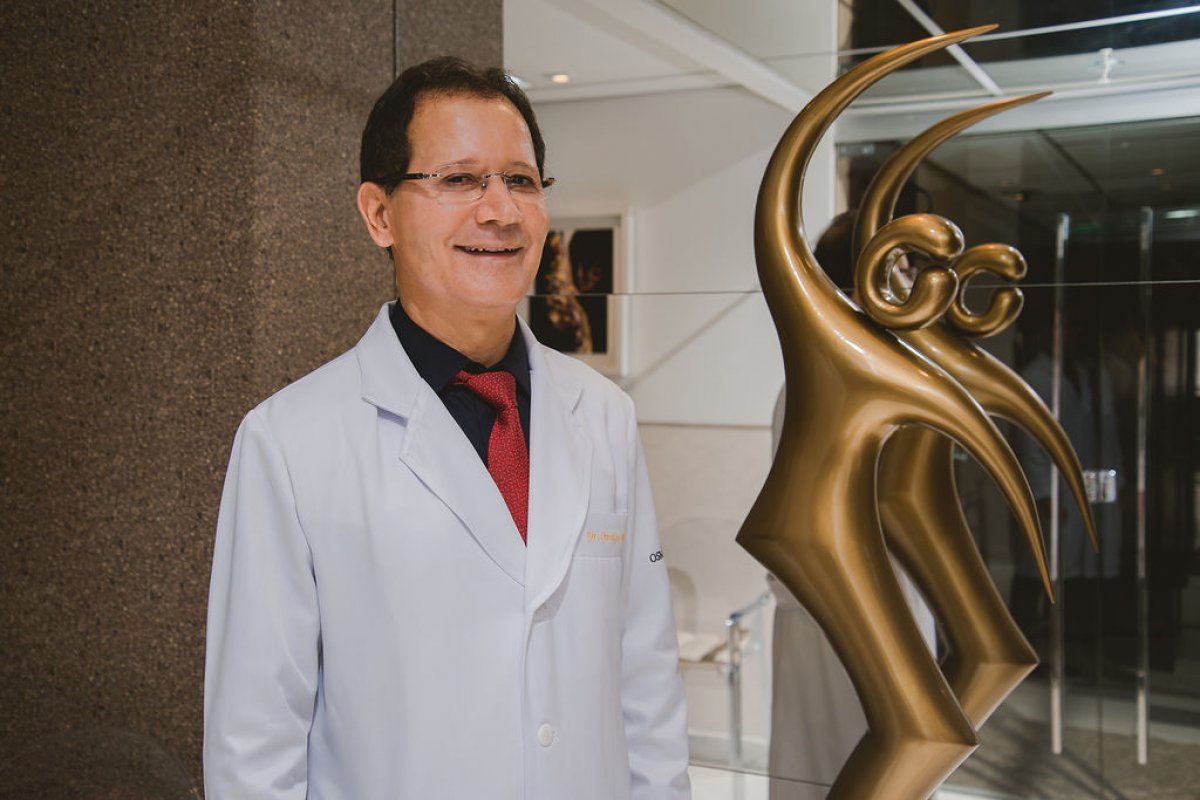 Dermatologista Osmilto Brandão dá aula no maior congresso do mundo em procedimentos estéticos ao vivo