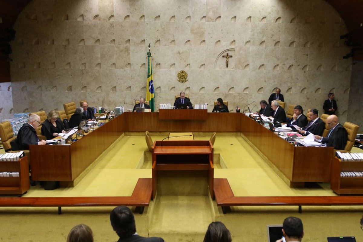 STF nega prisão domiciliar a mãe que fugiu da polícia com filhos dentro de veículo