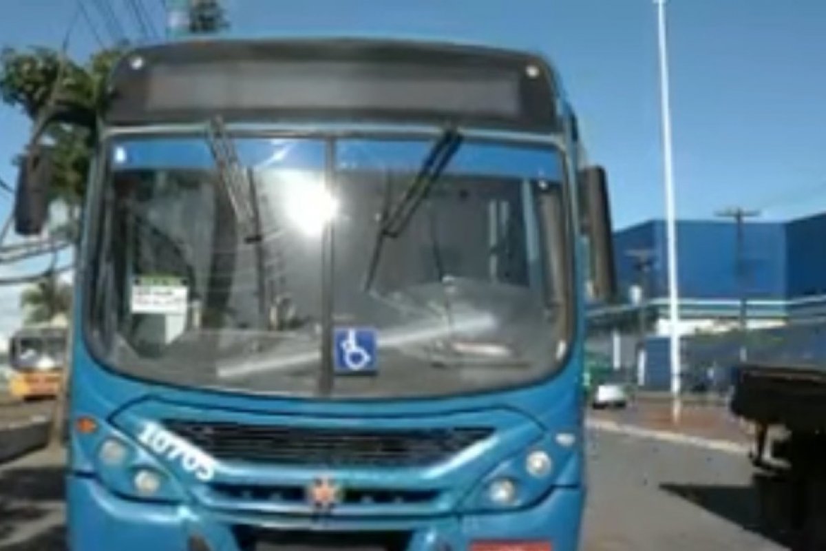 Ônibus é assaltado na região do Rio Vermelho em Salvador