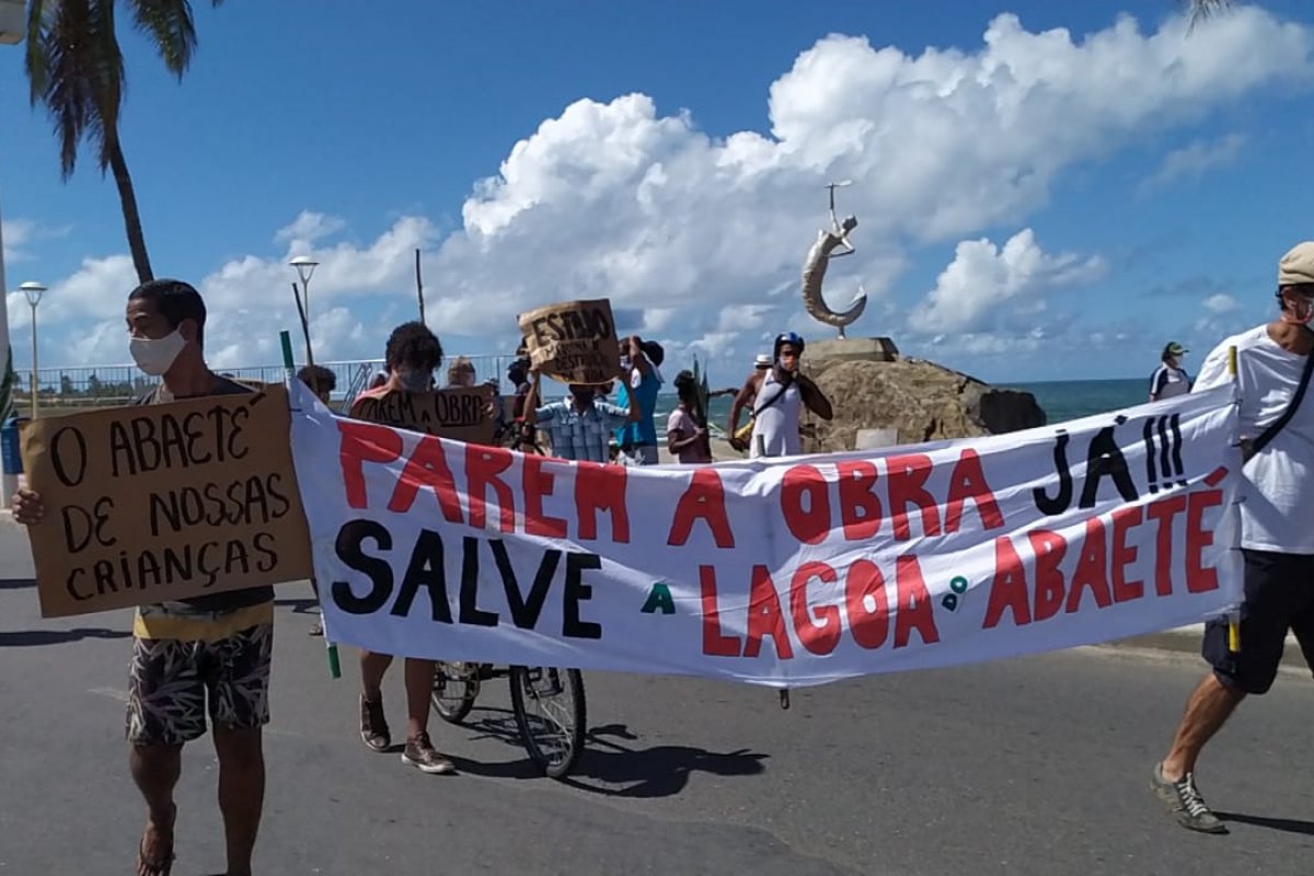 Pela 6ª vez, moradores protestam contra construção de estação de esgoto às margens da Lagoa do Abaeté, em Salvador