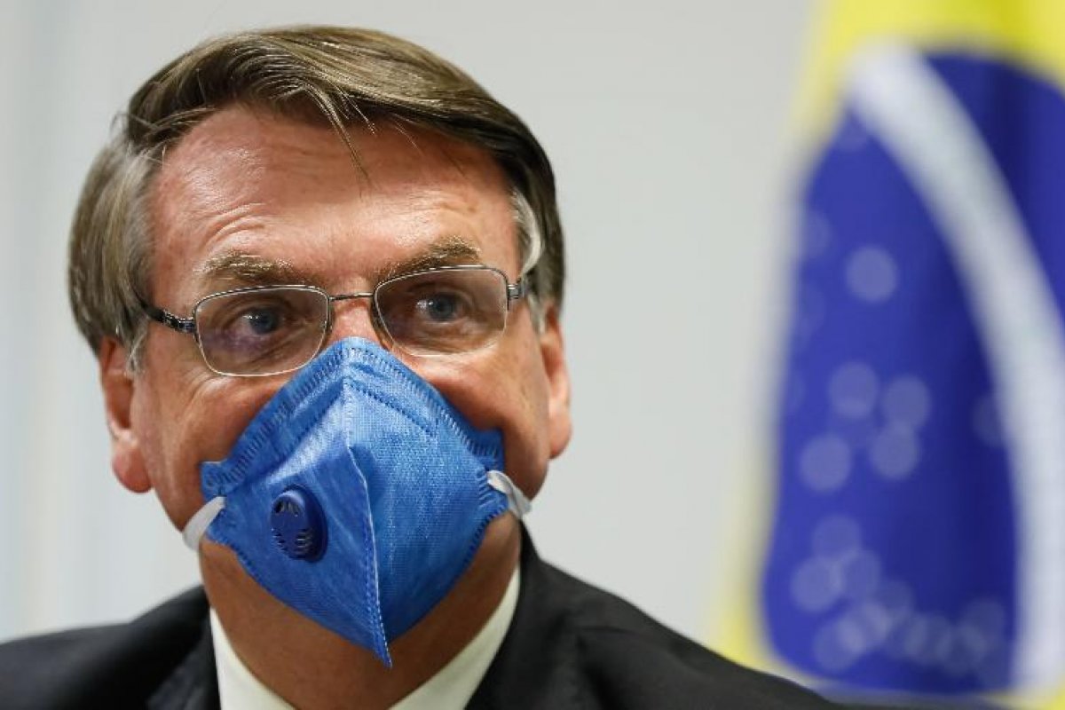 Bolsonaro comenta situação de Witzel com apoiadores