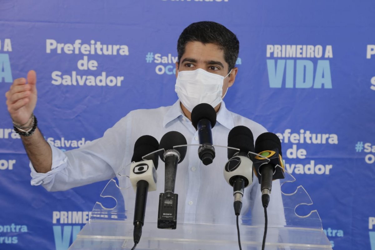 Neto diz que em breve bares vão poder voltar a ter música ao vivo